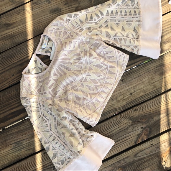 Geometric Lace Crop Top - Picture 4 of 6